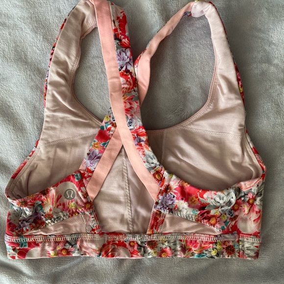 Lululemon sports bra size 4 - Picture 2 of 2